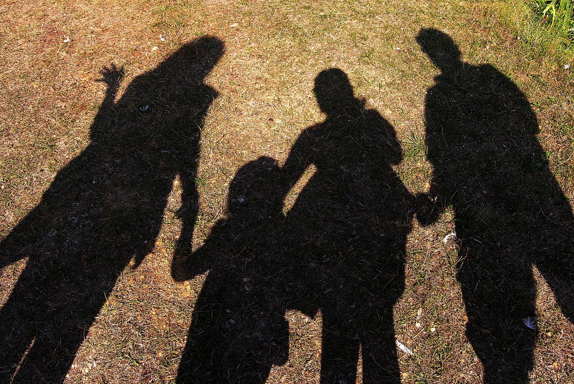 Фото семьи тень